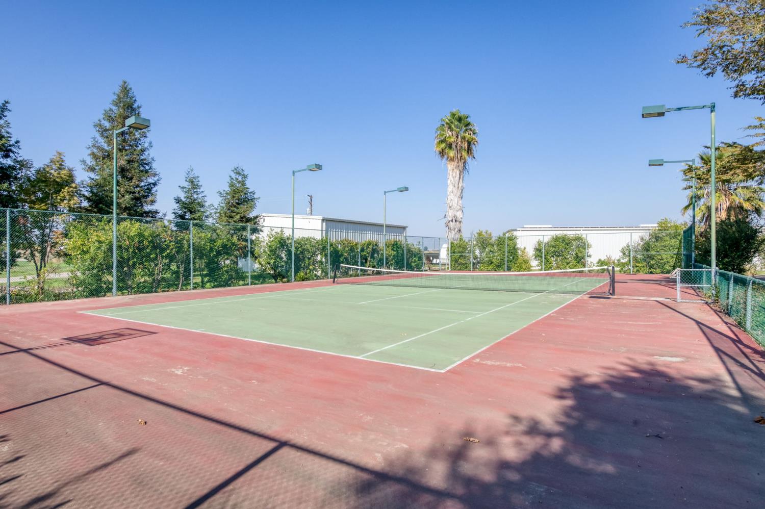 4715 E Copper Ave, Clovis, CA 93619