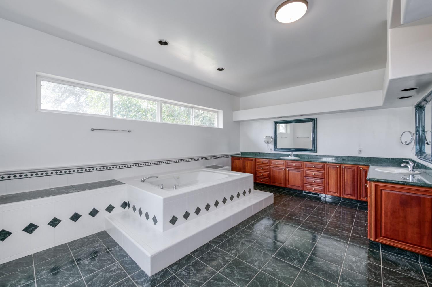 4715 E Copper Ave, Clovis, CA 93619