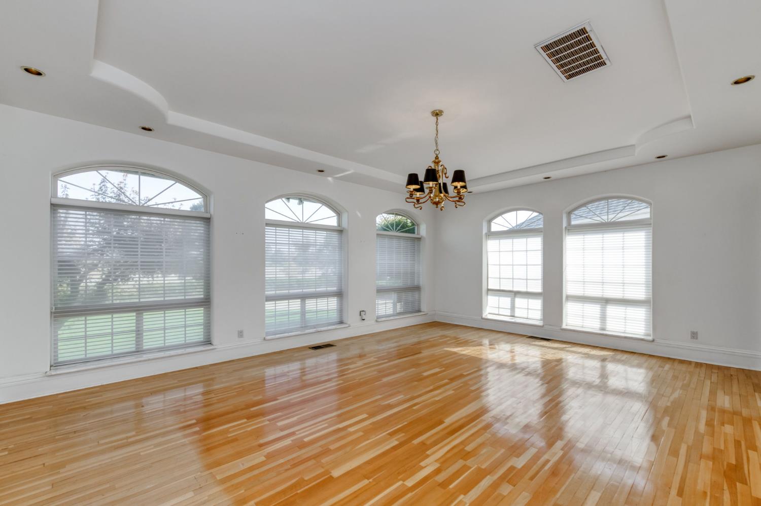 4715 E Copper Ave, Clovis, CA 93619