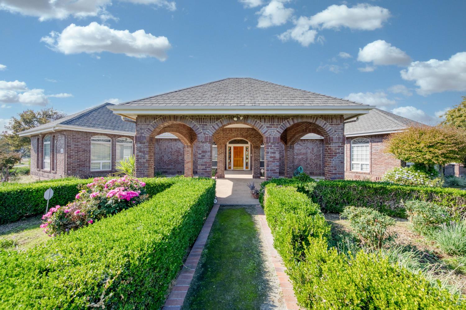 4715 E Copper Ave, Clovis, CA 93619