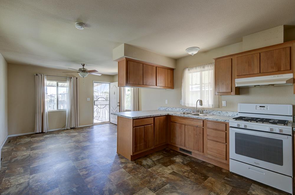 1218 E Cleveland Ave #19, Madera, CA 93638