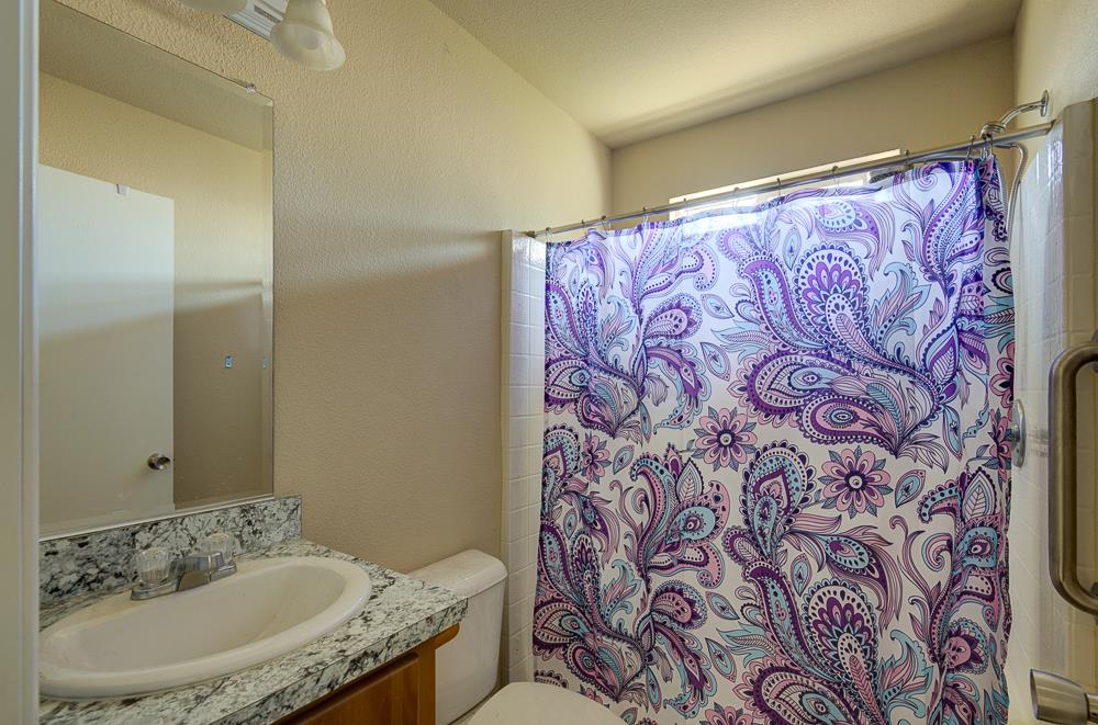 1218 E Cleveland Ave #19, Madera, CA 93638