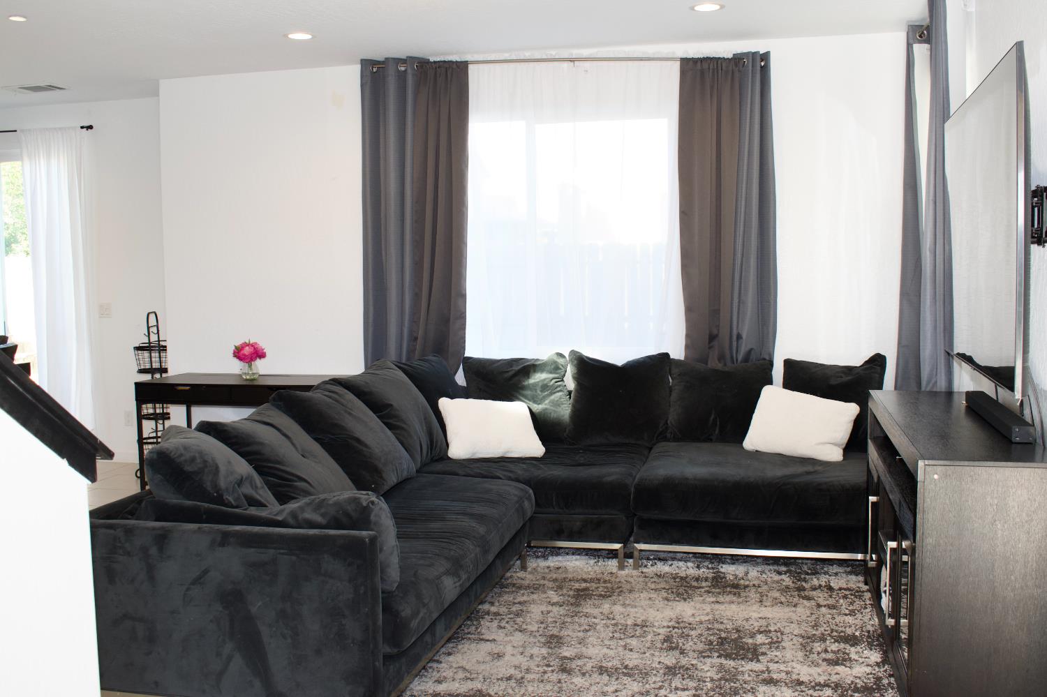 4136 N Vaughan Ave, Fresno, CA 93723