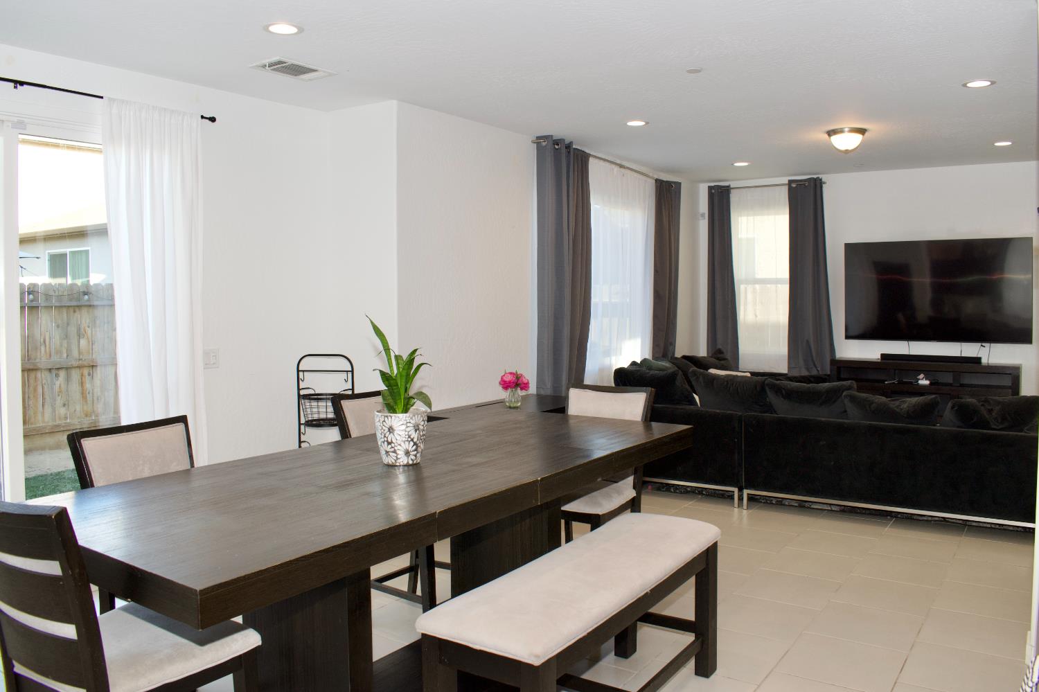 4136 N Vaughan Ave, Fresno, CA 93723