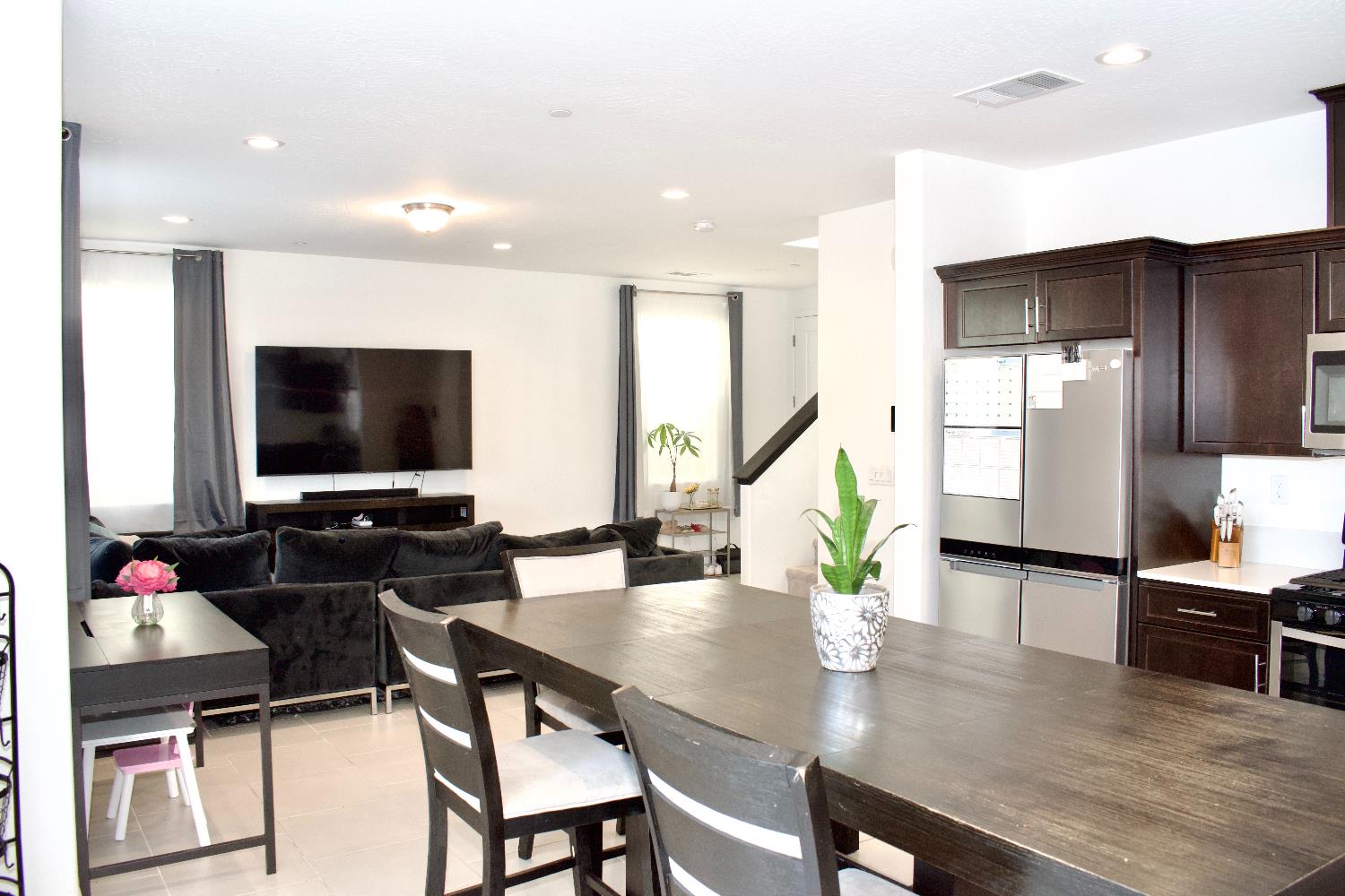 4136 N Vaughan Ave, Fresno, CA 93723