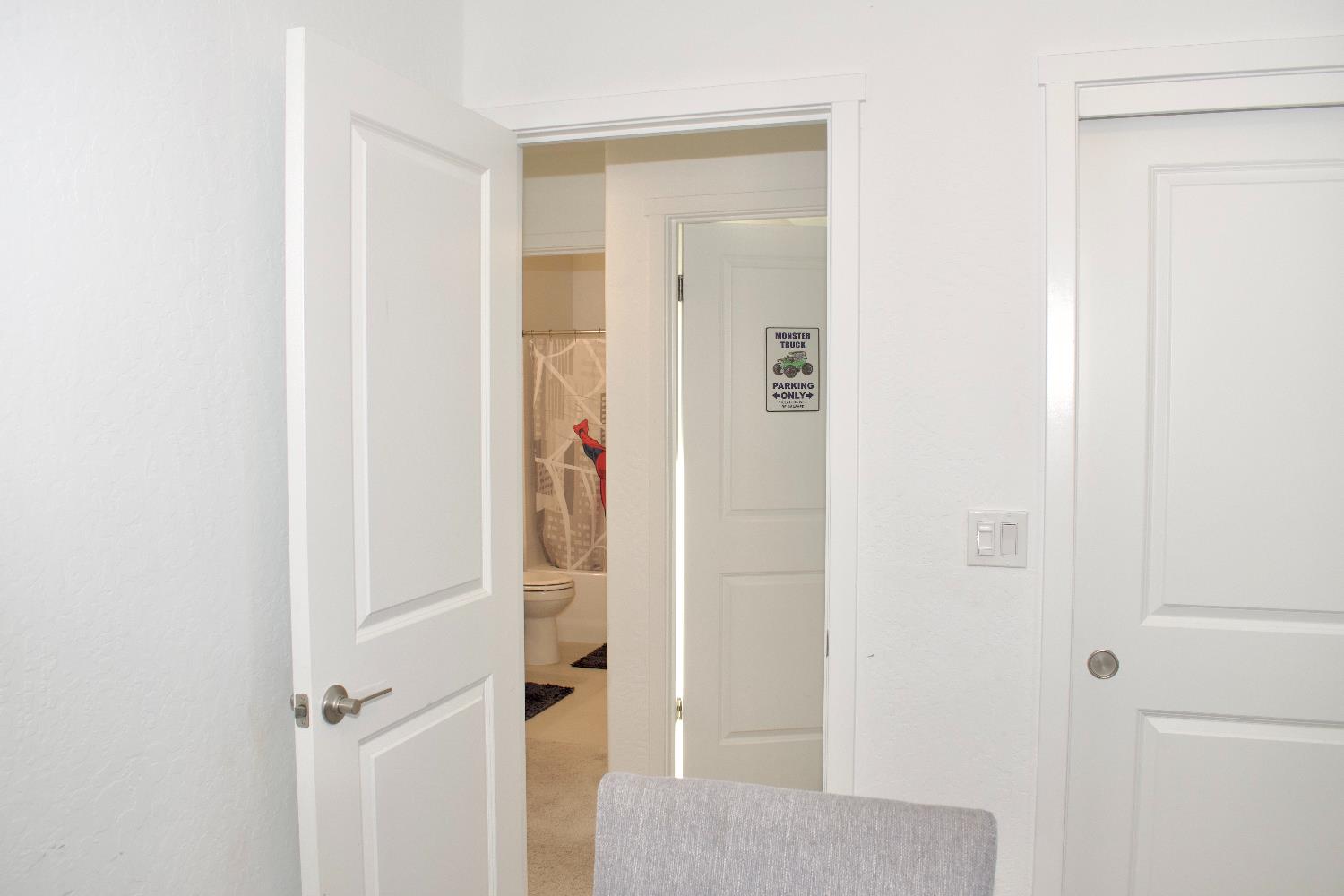 4136 N Vaughan Ave, Fresno, CA 93723