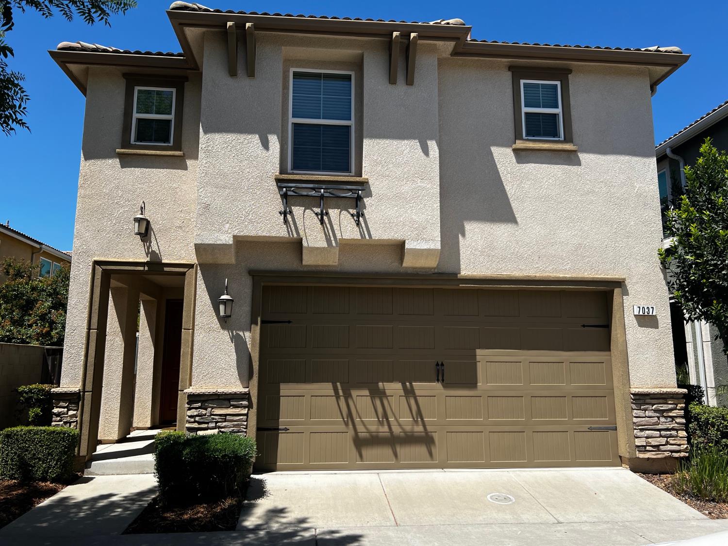 7037 N Creative Dr, Fresno, CA 93711