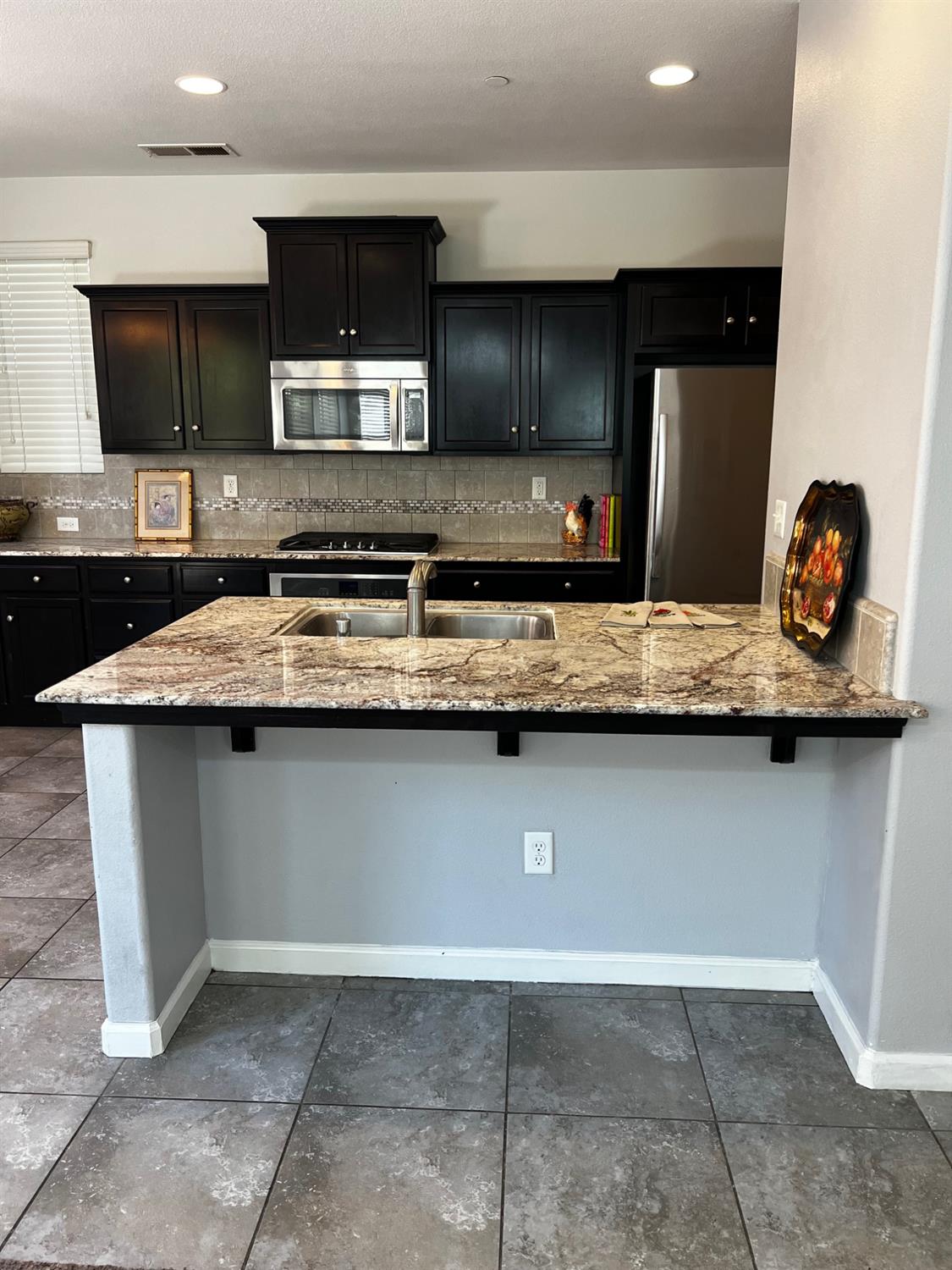 7037 N Creative Dr, Fresno, CA 93711