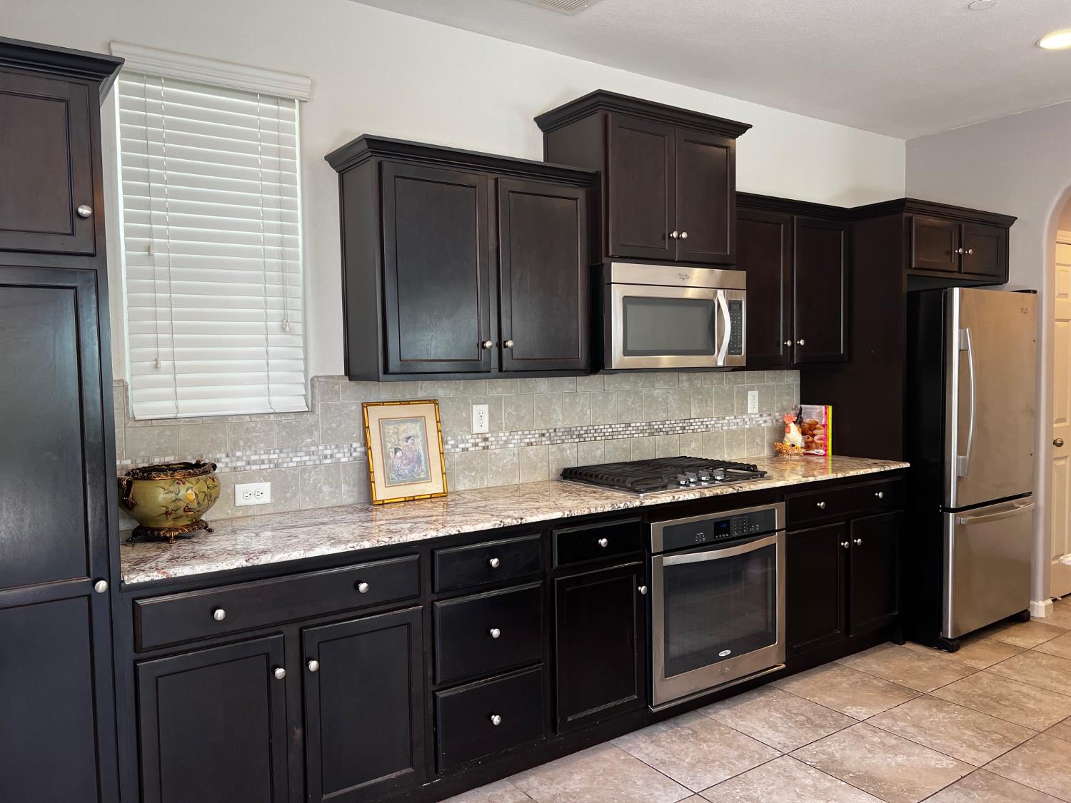 7037 N Creative Dr, Fresno, CA 93711