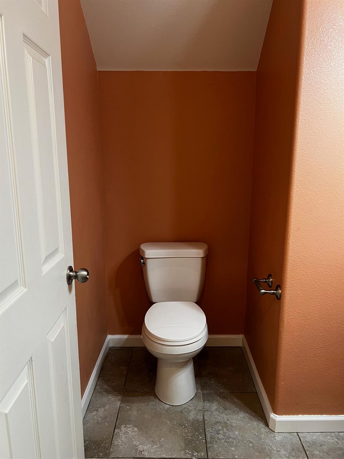 7037 N Creative Dr, Fresno, CA 93711