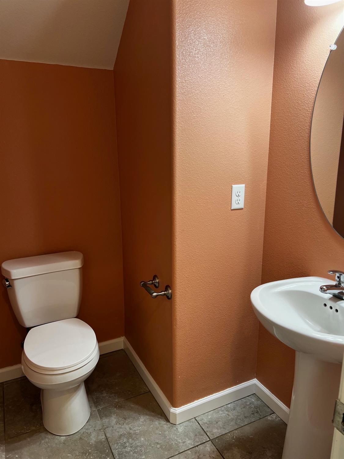 7037 N Creative Dr, Fresno, CA 93711