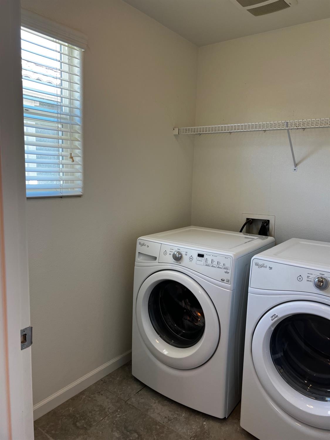 7037 N Creative Dr, Fresno, CA 93711