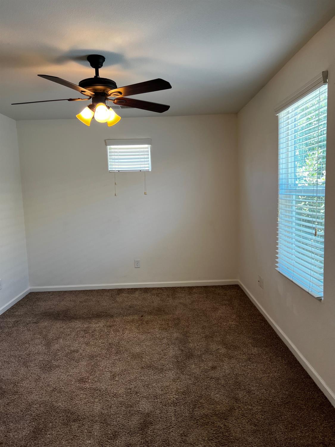 7037 N Creative Dr, Fresno, CA 93711