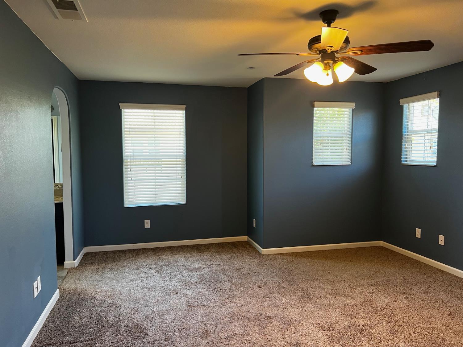 7037 N Creative Dr, Fresno, CA 93711