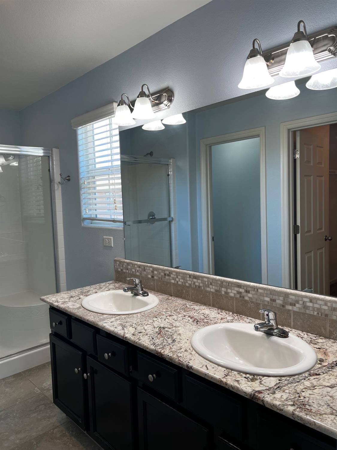 7037 N Creative Dr, Fresno, CA 93711