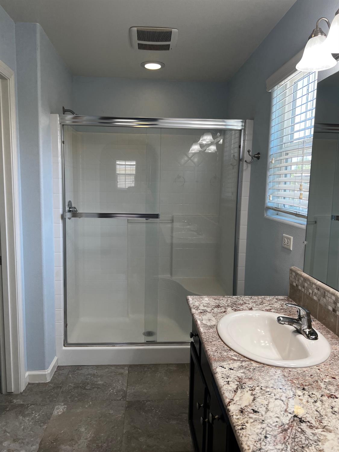 7037 N Creative Dr, Fresno, CA 93711