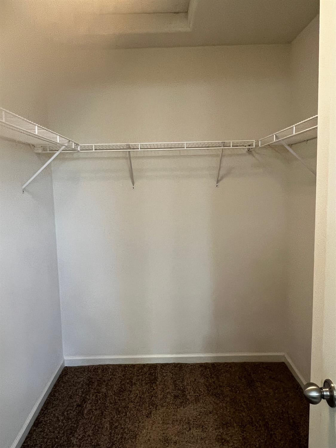 7037 N Creative Dr, Fresno, CA 93711