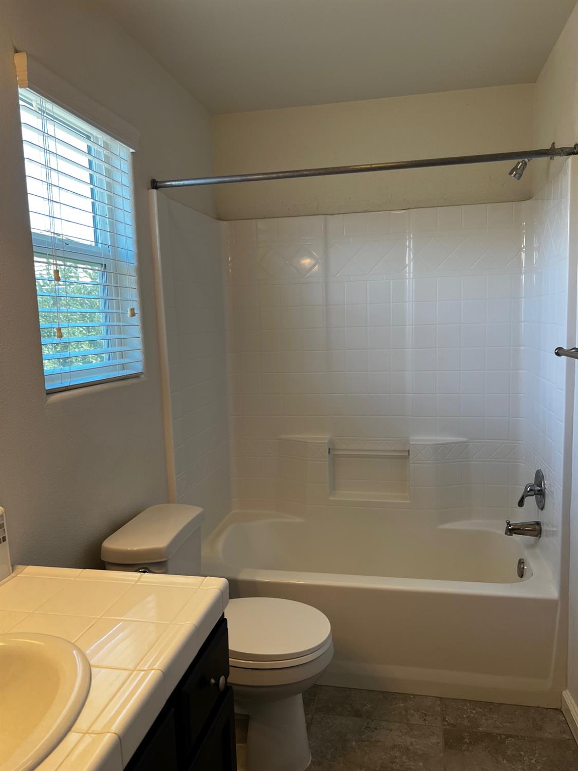 7037 N Creative Dr, Fresno, CA 93711