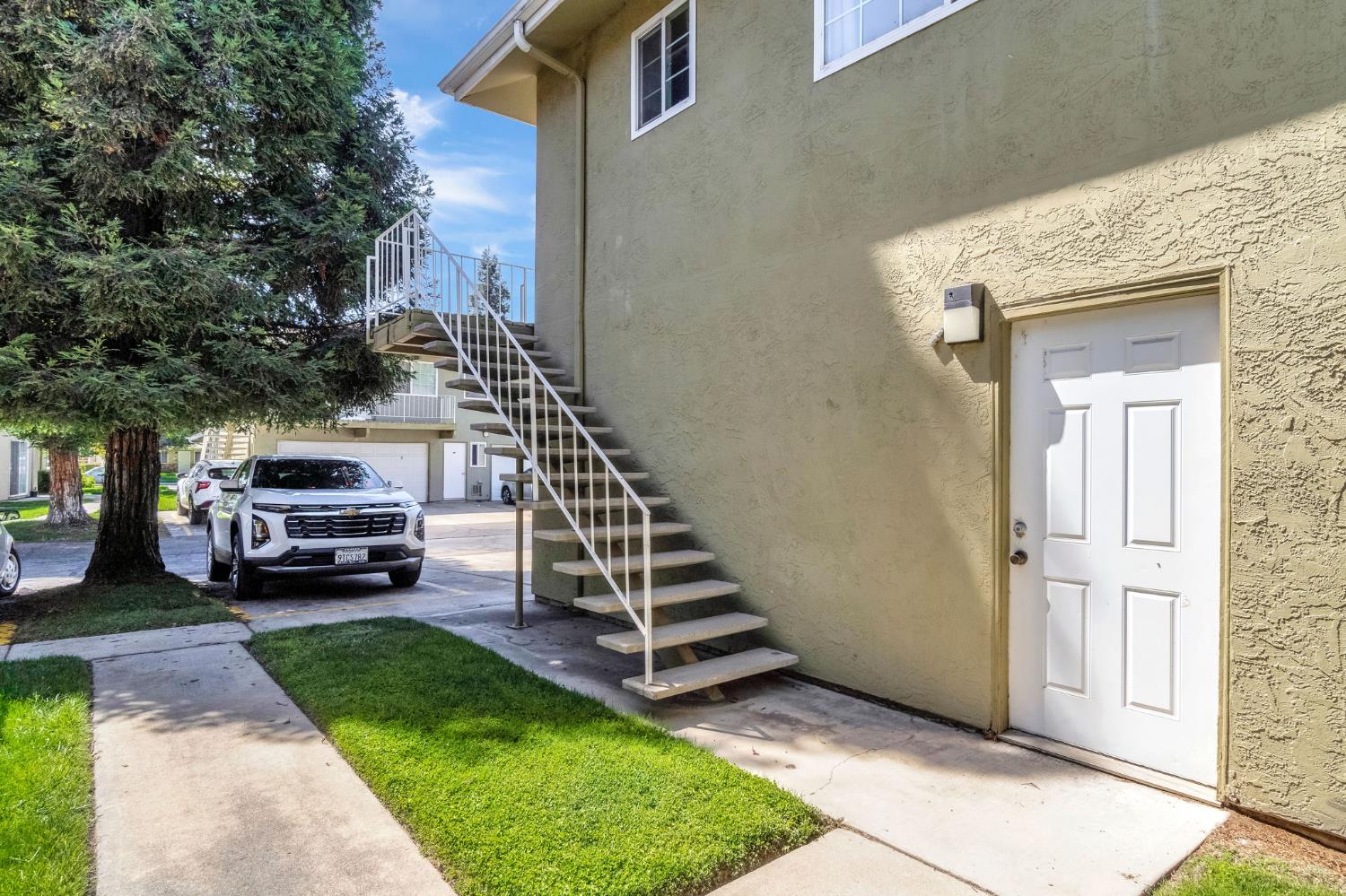 2244 Peach Ave #4, Clovis, CA 93612