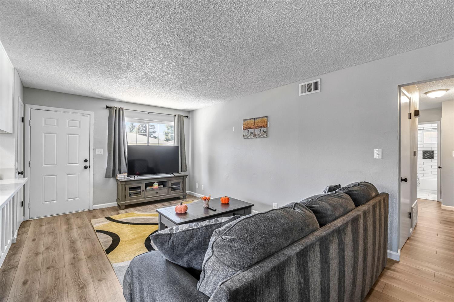 2244 Peach Ave #4, Clovis, CA 93612