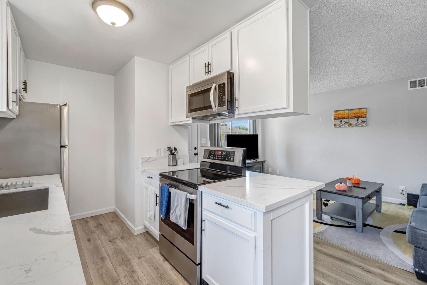 2244 Peach Ave #4, Clovis, CA 93612