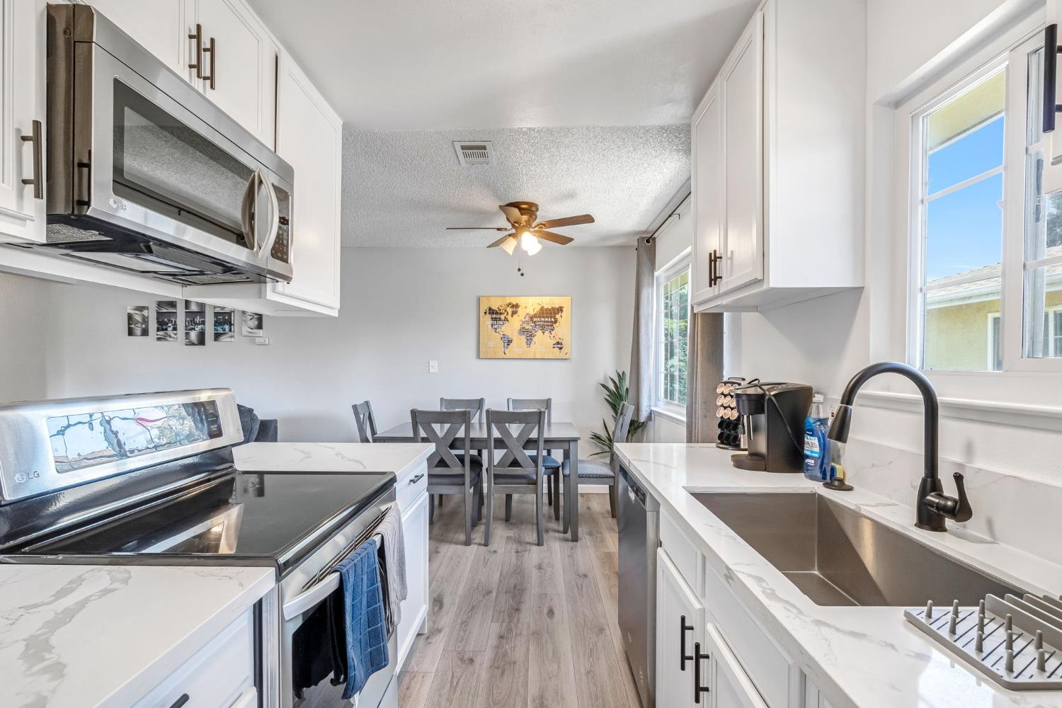 2244 Peach Ave #4, Clovis, CA 93612