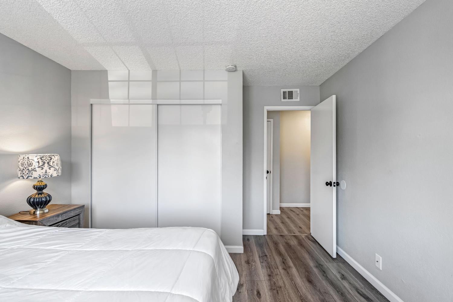 2244 Peach Ave #4, Clovis, CA 93612