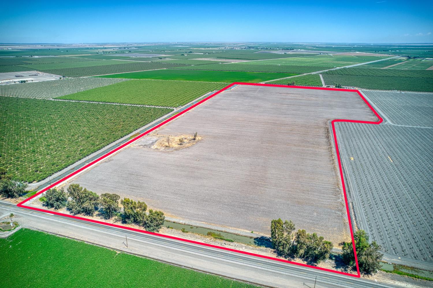 8830 S Sonoma Ave, Tranquillity, CA 93668