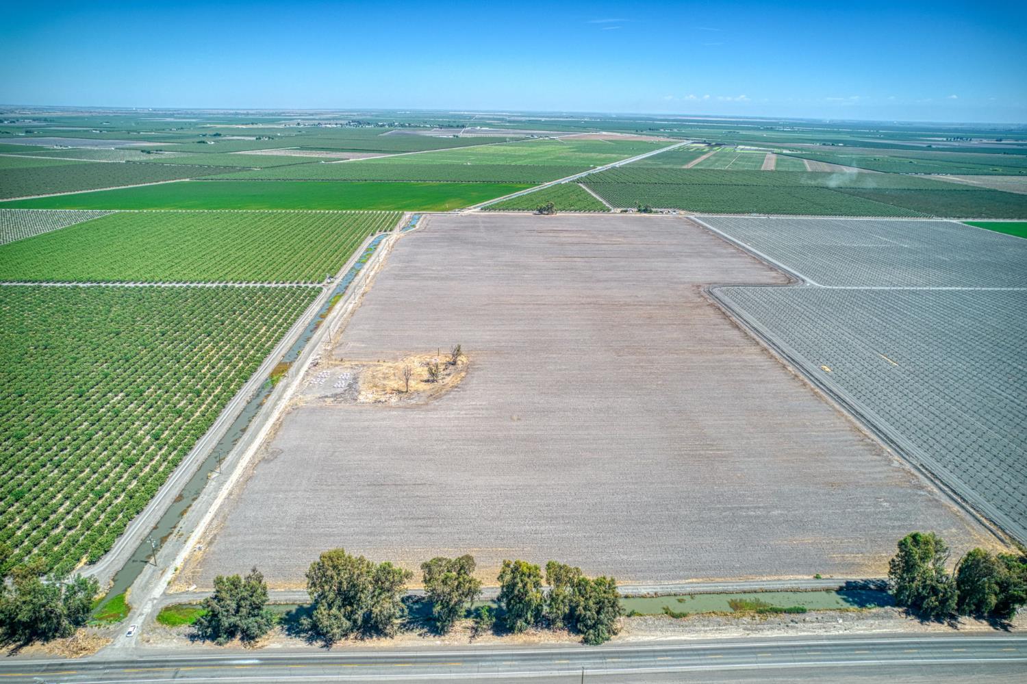 8830 S Sonoma Ave, Tranquillity, CA 93668