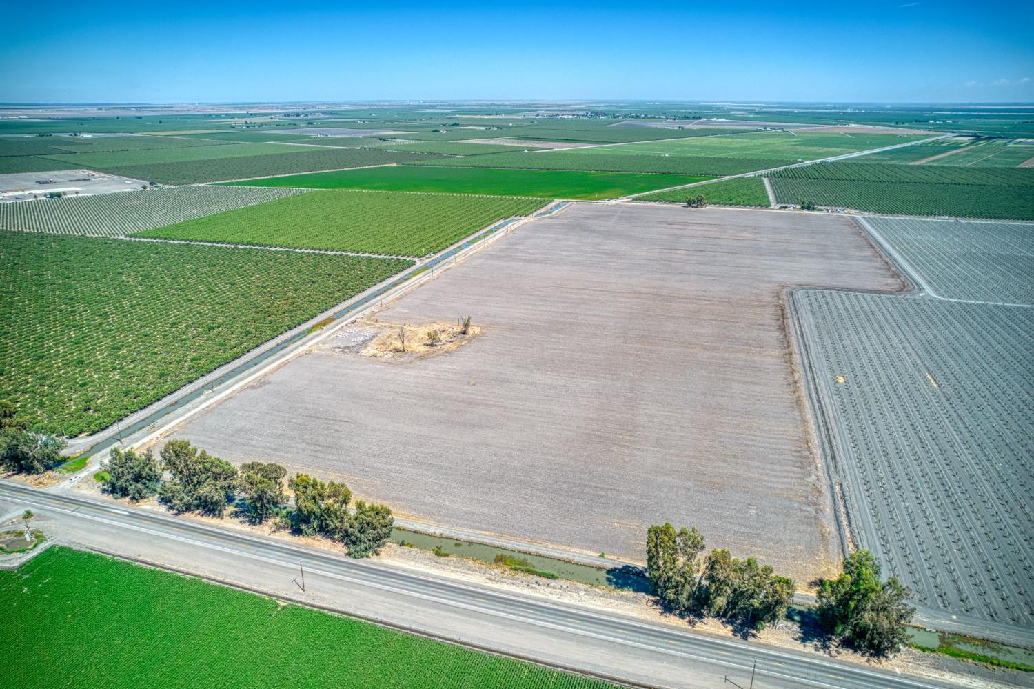 8830 S Sonoma Ave, Tranquillity, CA 93668