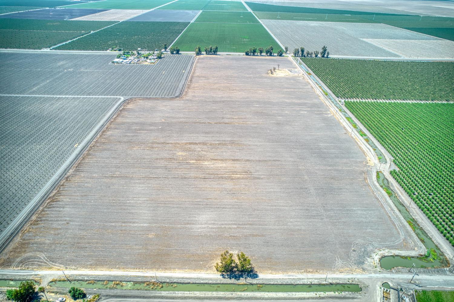 8830 S Sonoma Ave, Tranquillity, CA 93668