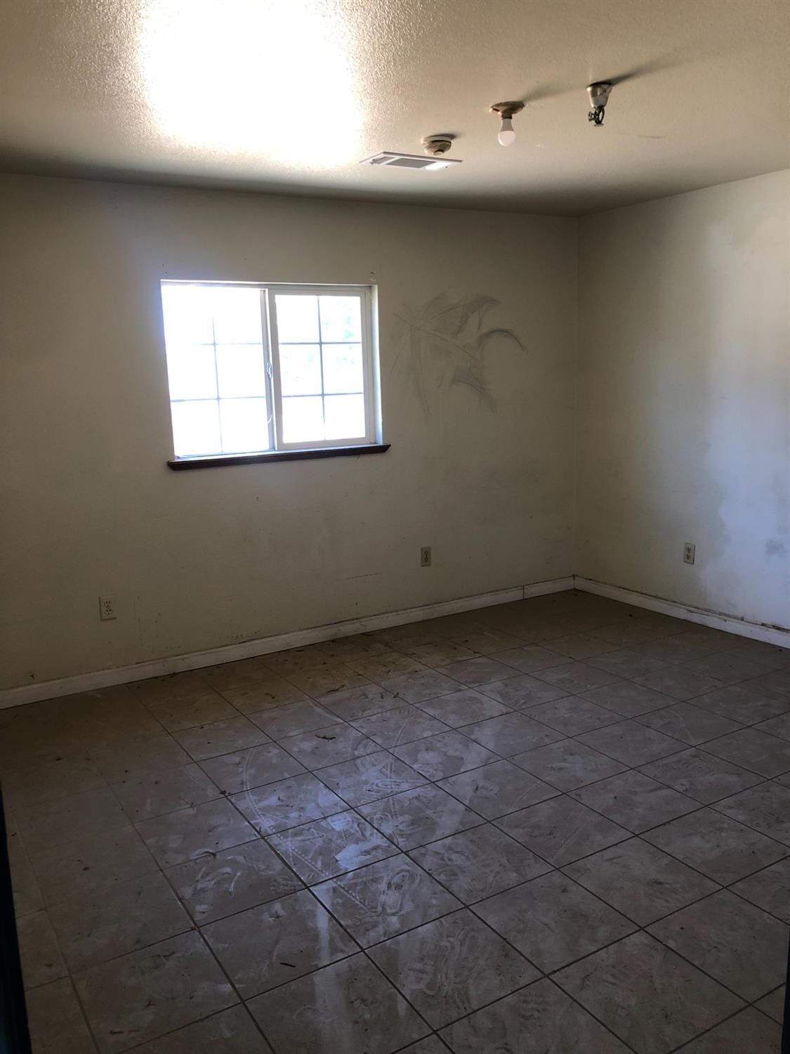 1590 E Dinuba Ave, Reedley, CA 93654