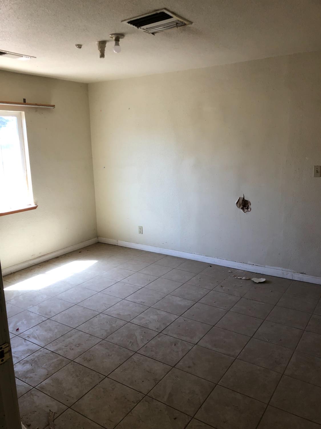 1590 E Dinuba Ave, Reedley, CA 93654