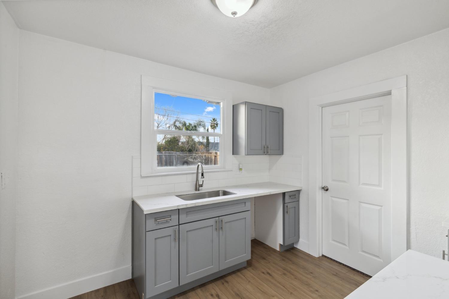 555 N Harrison Ave, Fresno, CA 93728