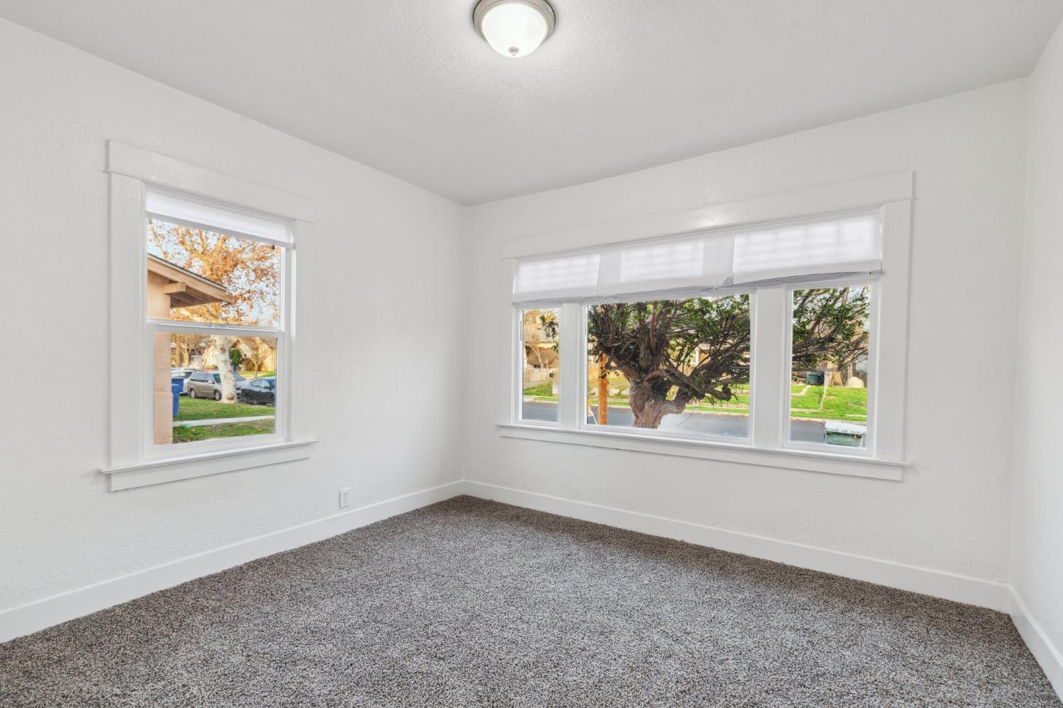 555 N Harrison Ave, Fresno, CA 93728