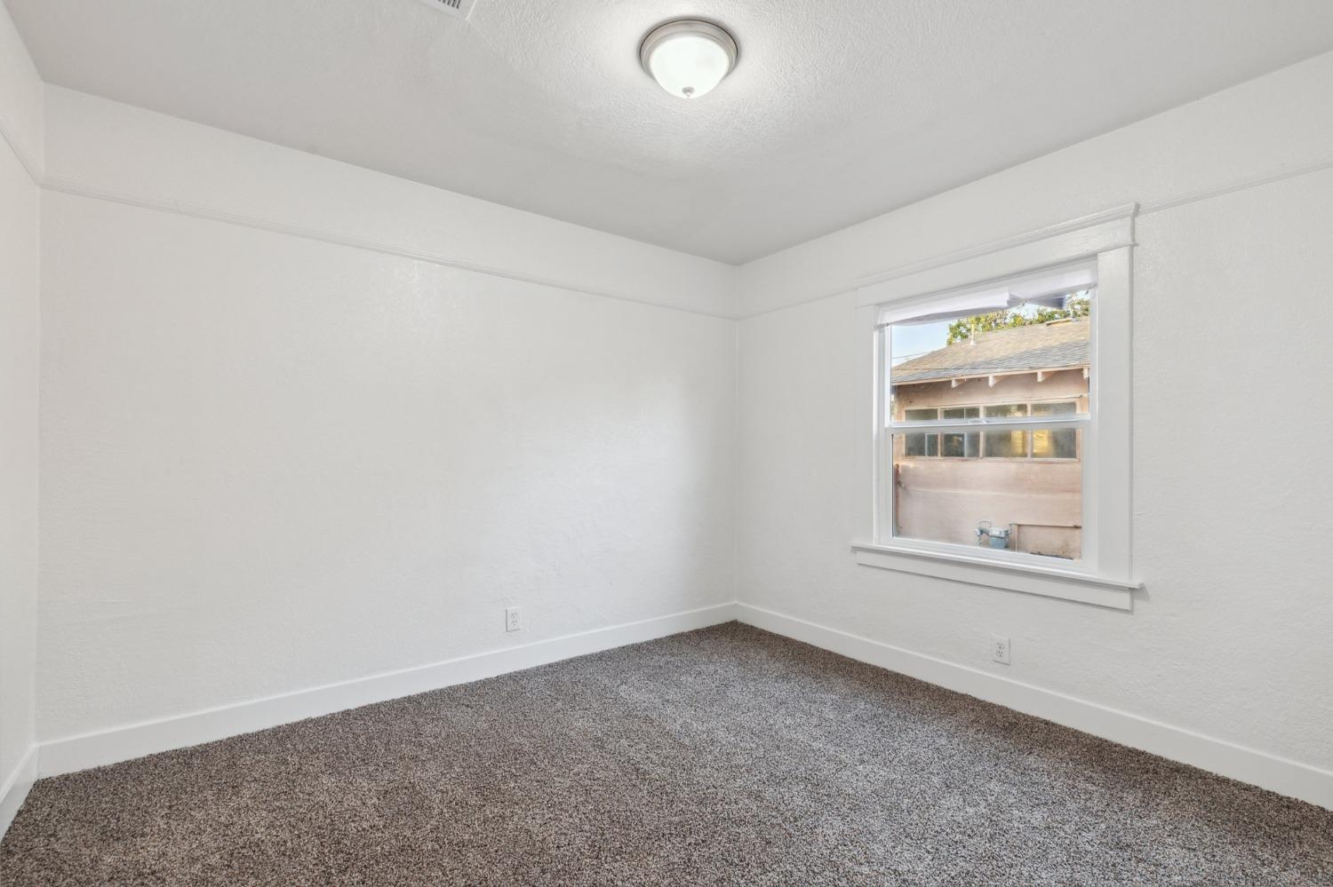 555 N Harrison Ave, Fresno, CA 93728