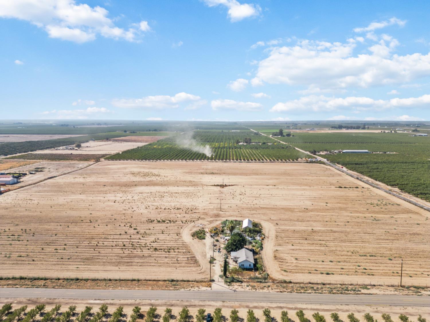 1095 E Mountain View Ave, Fresno, CA 93725