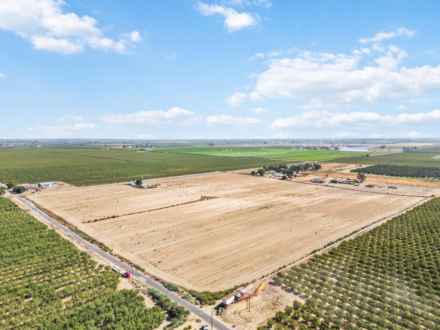 1095 E Mountain View Ave, Fresno, CA 93725