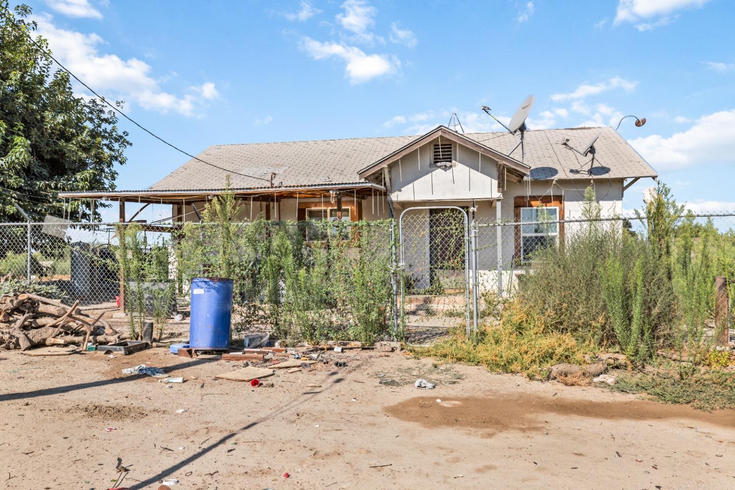 1095 E Mountain View Ave, Fresno, CA 93725