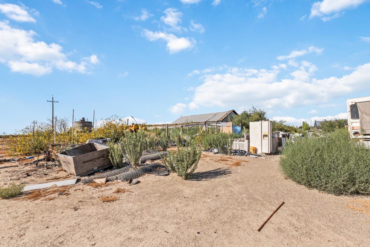 1095 E Mountain View Ave, Fresno, CA 93725