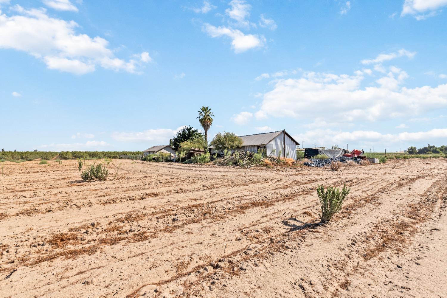 1095 E Mountain View Ave, Fresno, CA 93725