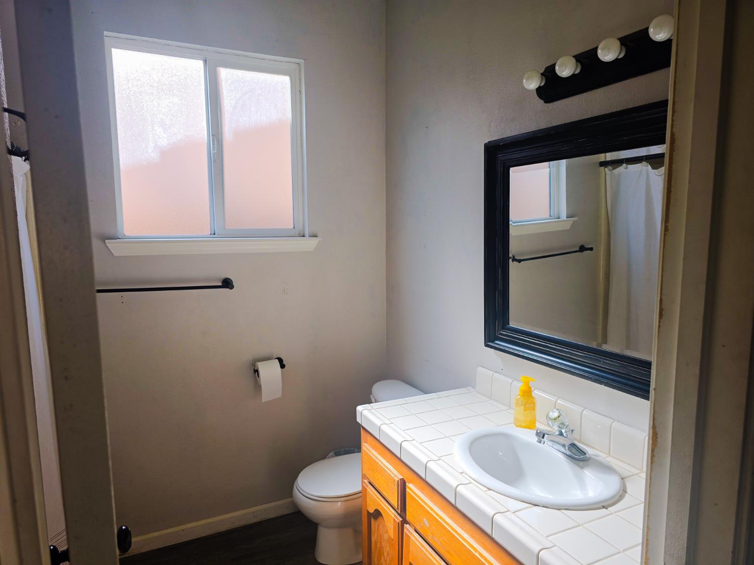 2606 Hillcrest St, Selma, CA 93662