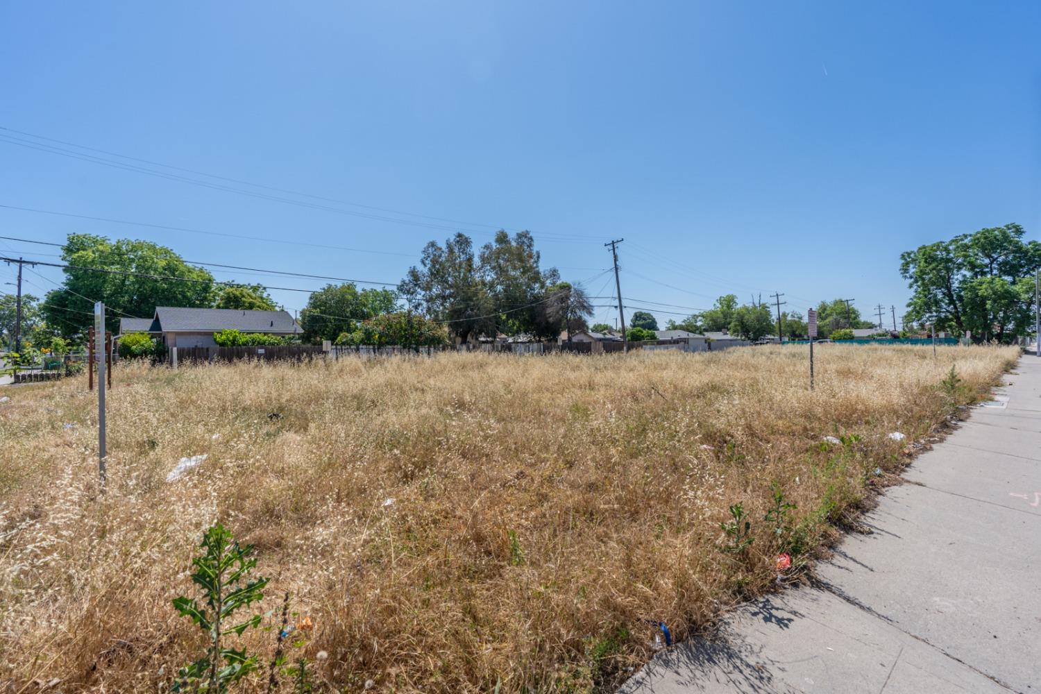 2305 S Elm Ave, Fresno, CA 93706