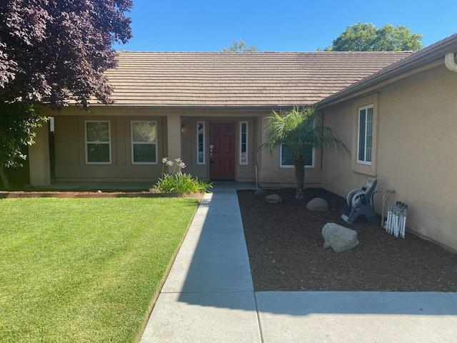 554 St Michelle Dr, Madera, CA 93637