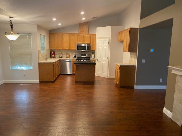 554 St Michelle Dr, Madera, CA 93637