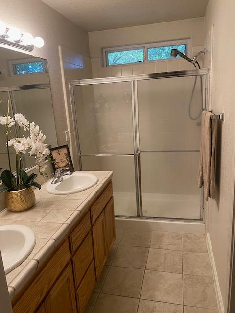 554 St Michelle Dr, Madera, CA 93637