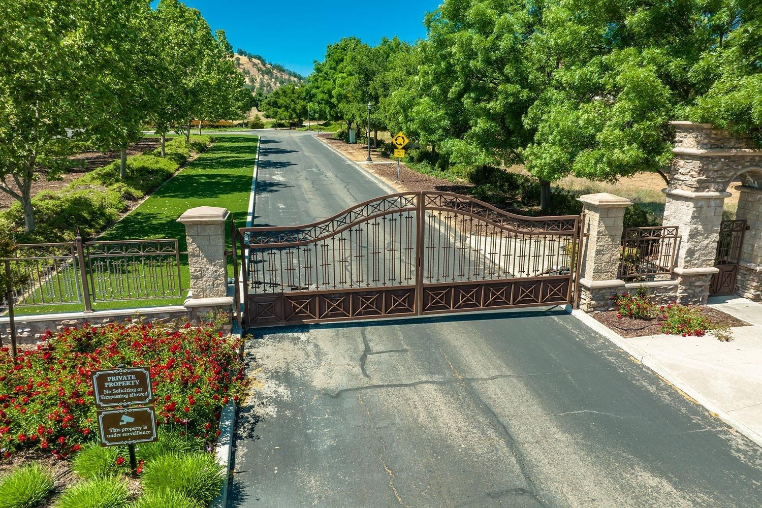 20121 Via Mirabel Dr, Clovis, CA 93619