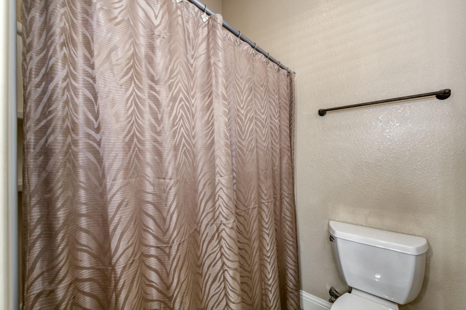 6611 W Morris Ave, Fresno, CA 93723