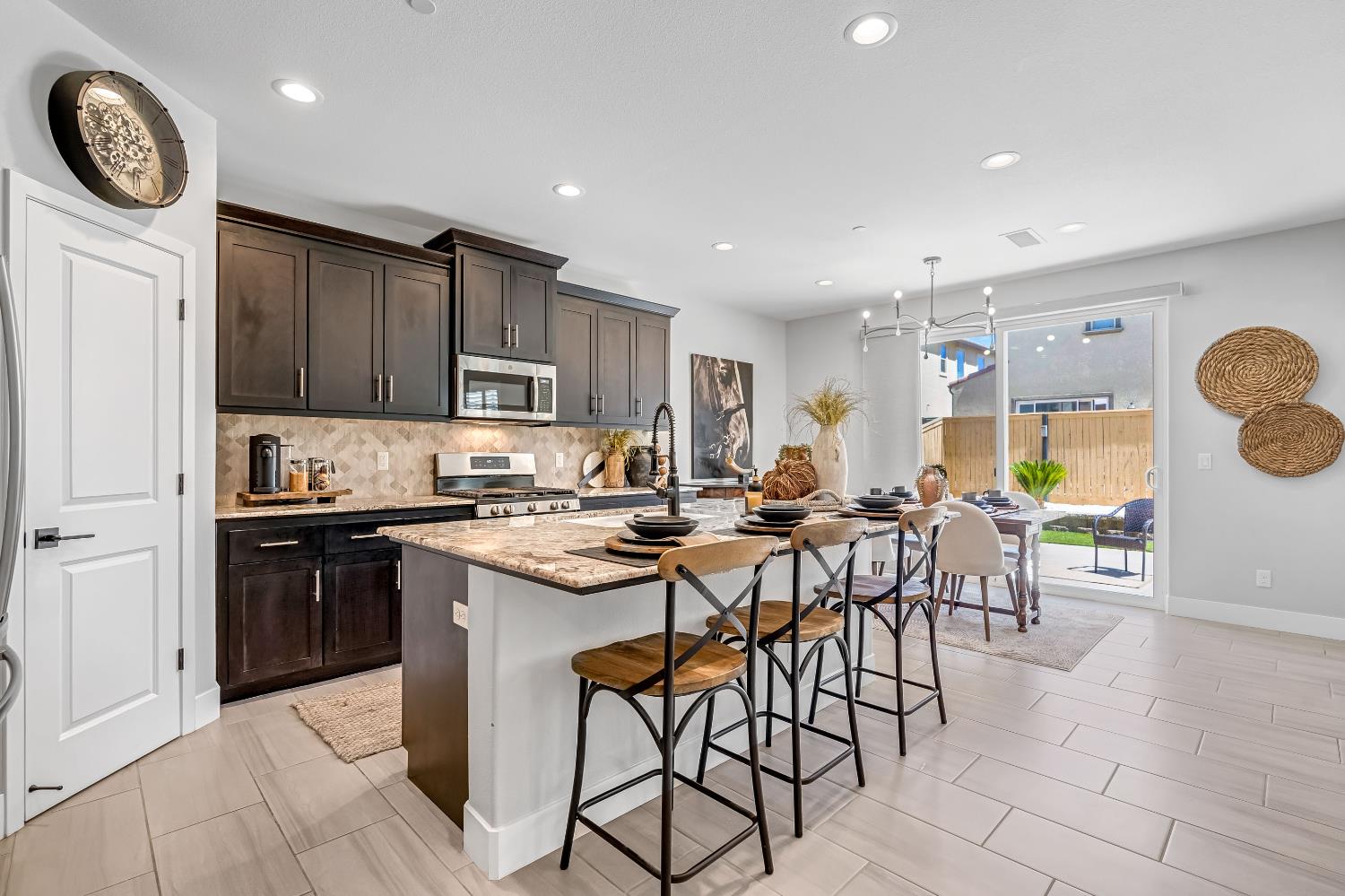 4369 Horizon Dr, Madera, CA 93636