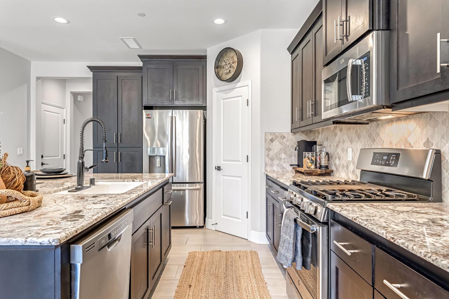 4369 Horizon Dr, Madera, CA 93636